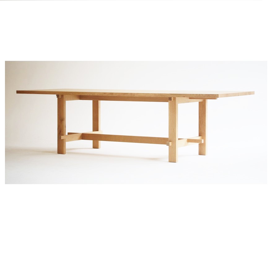 Обеденный стол. Массив дерева.