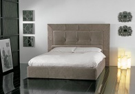 3 Кровать. Обивка кожа.