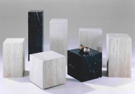Каменные пьедесталы и кубы.   25 x 45 x h 74,  35 x 35 x h 64,  45 x 45 x h 45,  45 x 45 x h 48,  70 x 70 x h 40,  40 x 40 x h 70,  35 x 35 x h 91